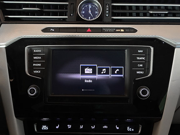 Volkswagen Passat 24 of 30