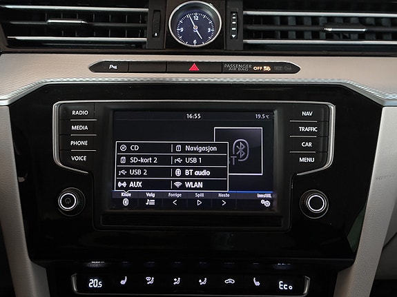 Volkswagen Passat 21 of 30