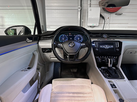 Volkswagen Passat 14 of 30