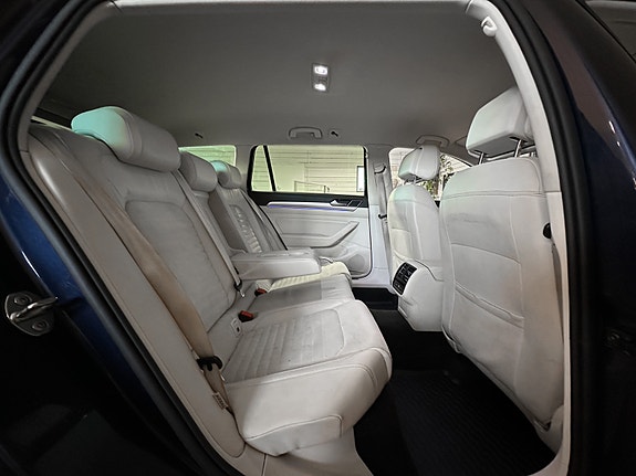 Volkswagen Passat 12 of 30