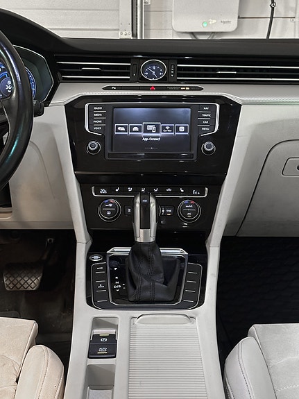 Volkswagen Passat 15 of 30