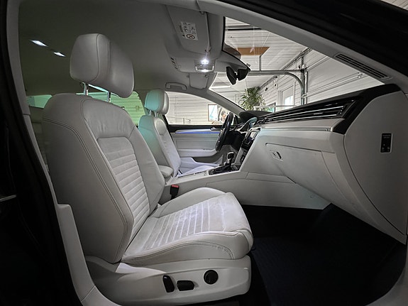 Volkswagen Passat 11 of 30
