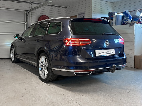 Volkswagen Passat 3 of 30