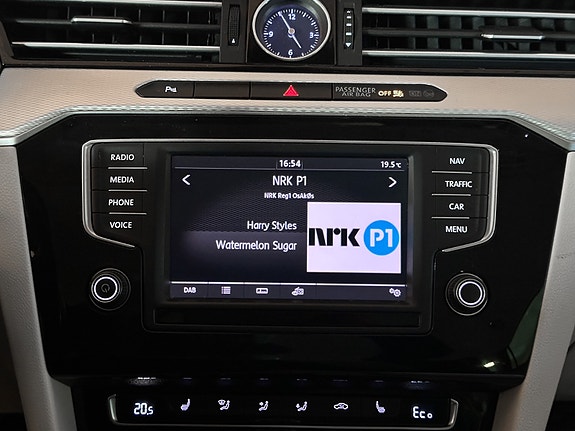 Volkswagen Passat 19 of 30