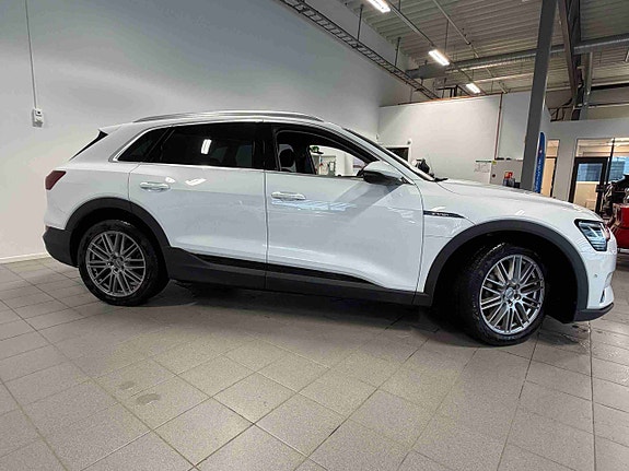 Audi e-tron 2 of 20