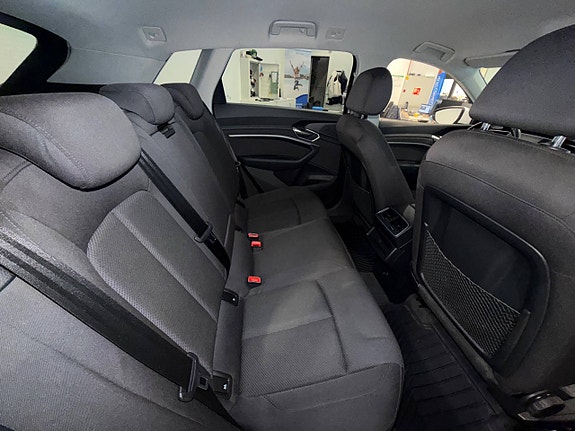 Audi e-tron 12 of 20