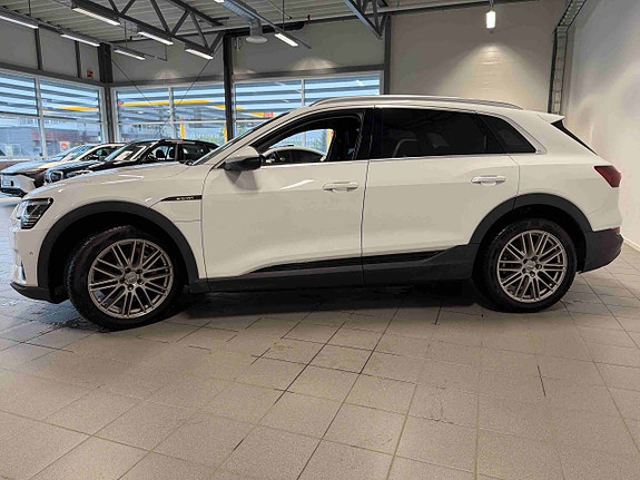 Audi e-tron 3 of 20