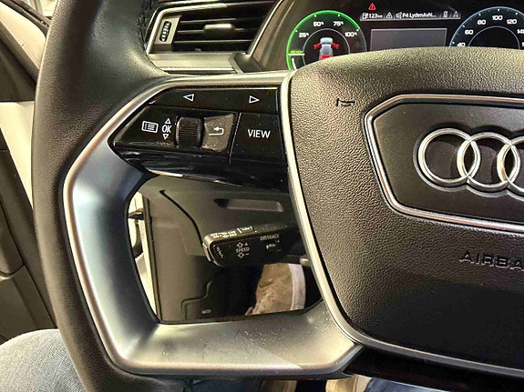Audi e-tron 9 of 20