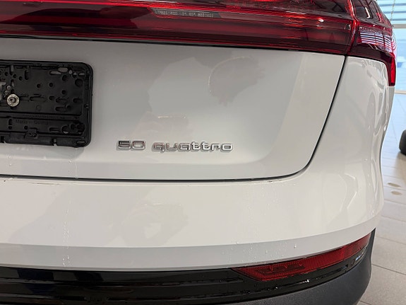 Audi e-tron 4 of 20