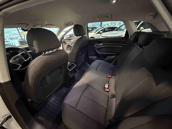 Audi e-tron 13 of 20