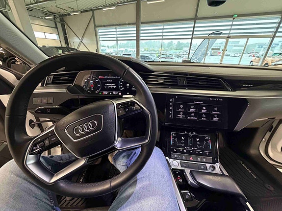 Audi e-tron 7 of 20