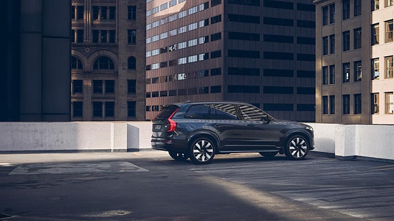 Volvo XC90 8 of 28