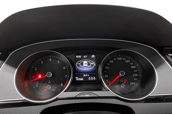 Volkswagen Passat 10 of 16