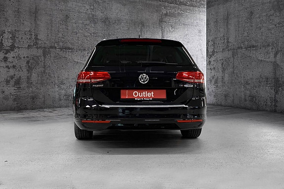 Volkswagen Passat 3 of 16