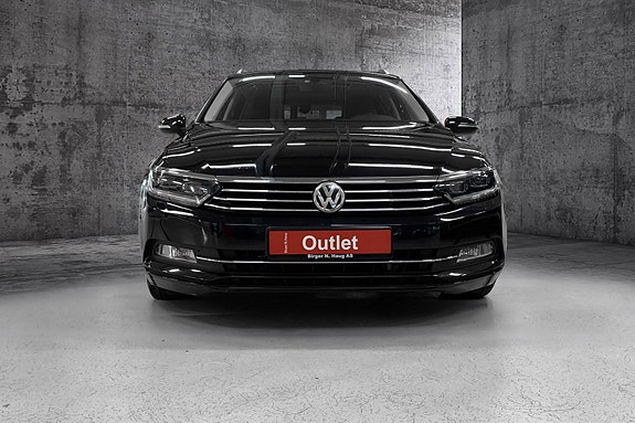 Volkswagen Passat 2 of 16
