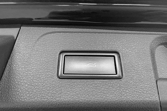 Volkswagen Passat 12 of 16