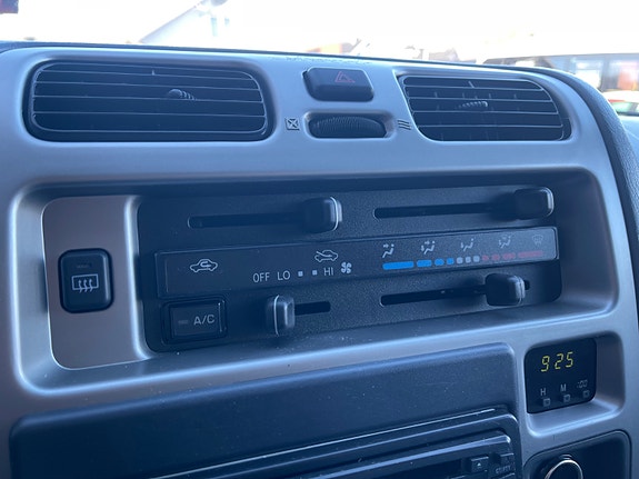 Toyota HiAce 15 of 30