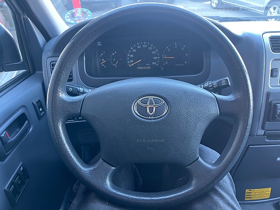 Toyota HiAce 10 of 30