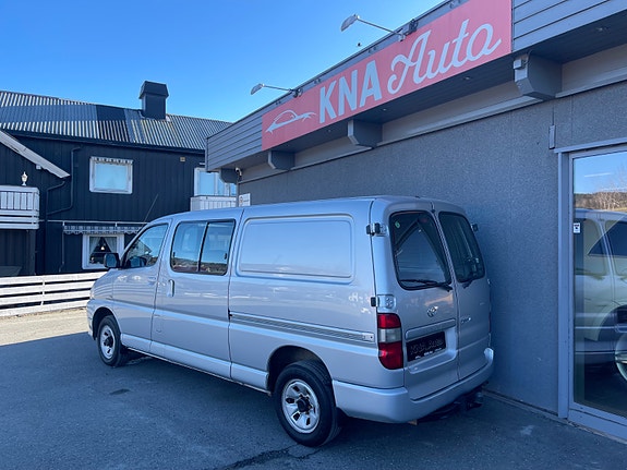 Toyota HiAce 4 of 30