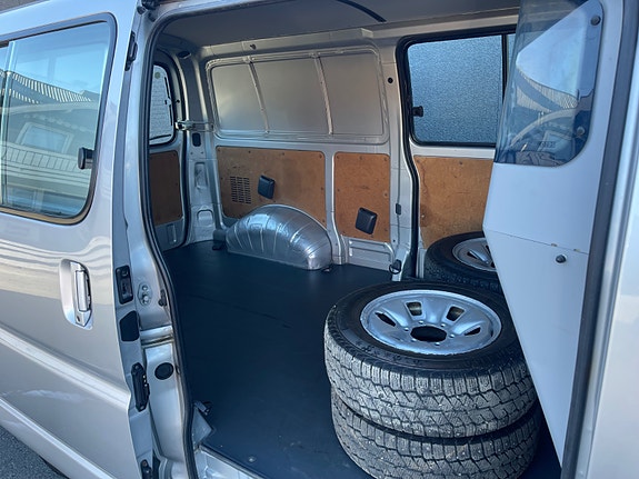 Toyota HiAce 30 of 30