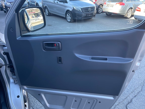 Toyota HiAce 26 of 30