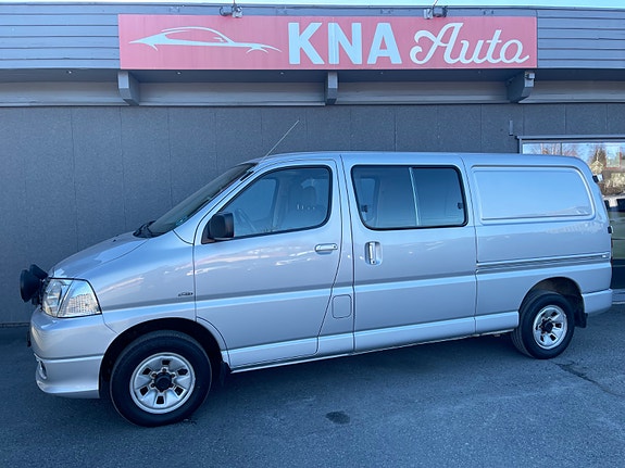 Toyota HiAce 2 of 30