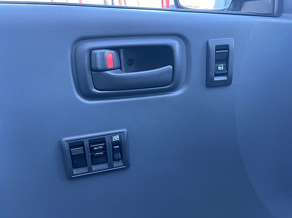 Toyota HiAce 25 of 30