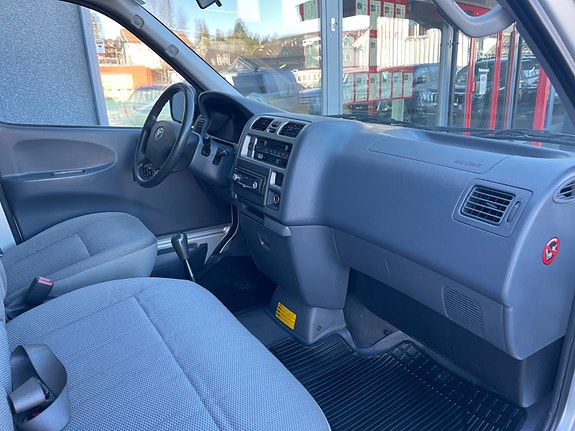 Toyota HiAce 22 of 30