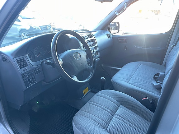 Toyota HiAce 20 of 30