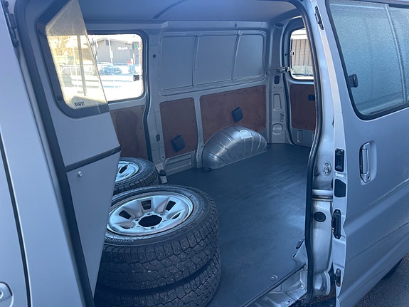 Toyota HiAce 28 of 30