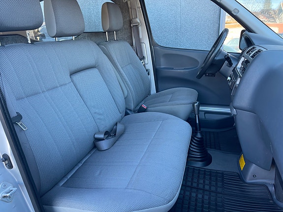 Toyota HiAce 23 of 30