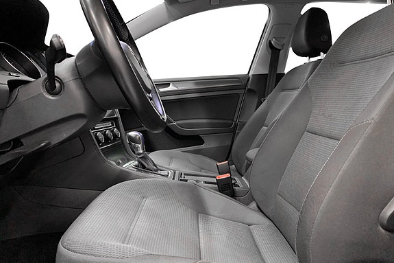 Volkswagen e-Golf VII 8 of 12