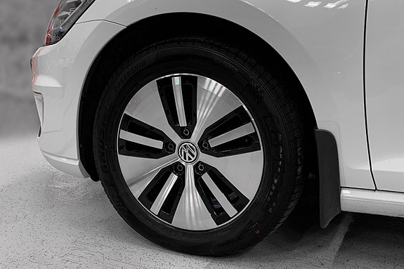 Volkswagen e-Golf VII 7 of 12