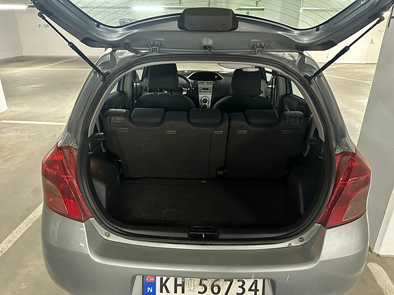 Toyota Yaris 12 of 12