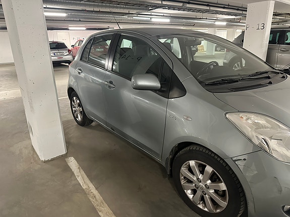 Toyota Yaris 4 of 12