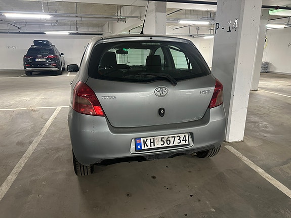 Toyota Yaris 3 of 12