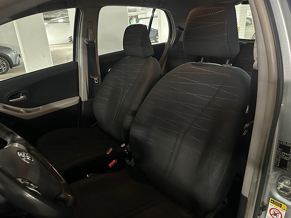 Toyota Yaris 6 of 12