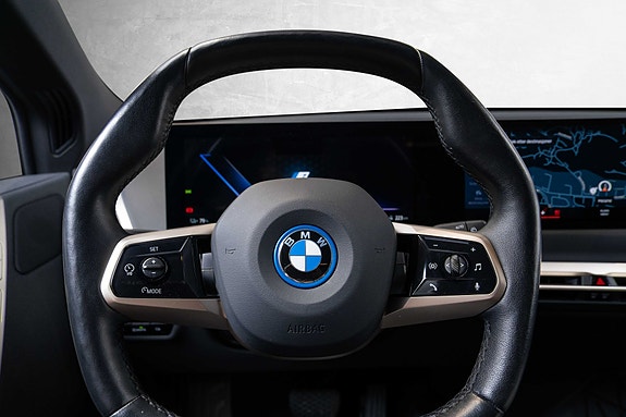 BMW iX 15 of 29