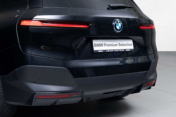 BMW iX 12 of 29