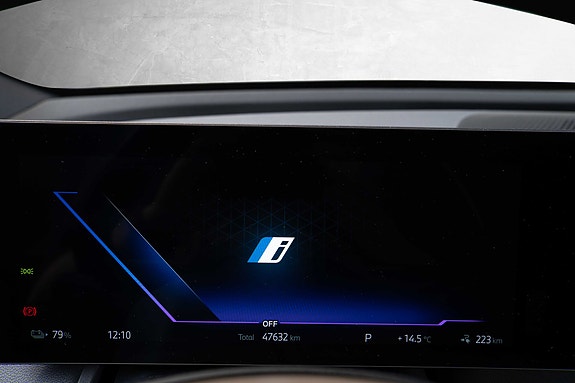 BMW iX 14 of 29