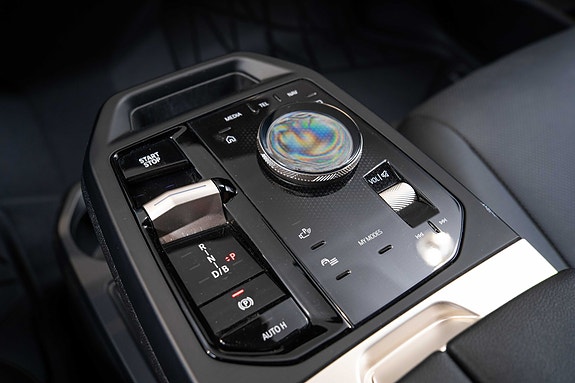 BMW iX 17 of 29