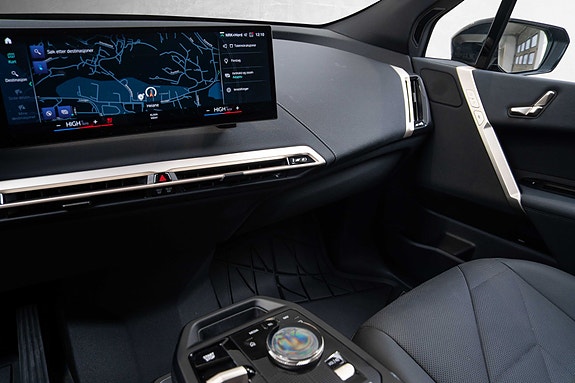 BMW iX 16 of 29