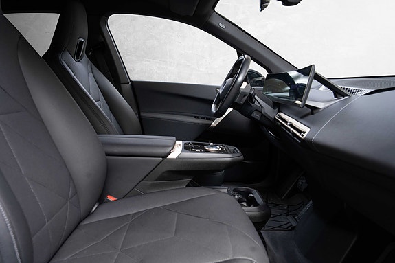 BMW iX 26 of 29