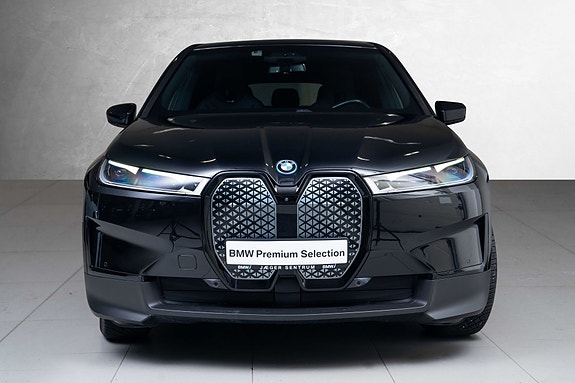 BMW iX 8 of 29