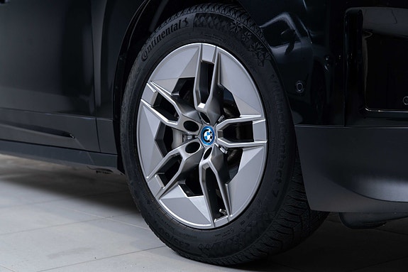 BMW iX 4 of 29
