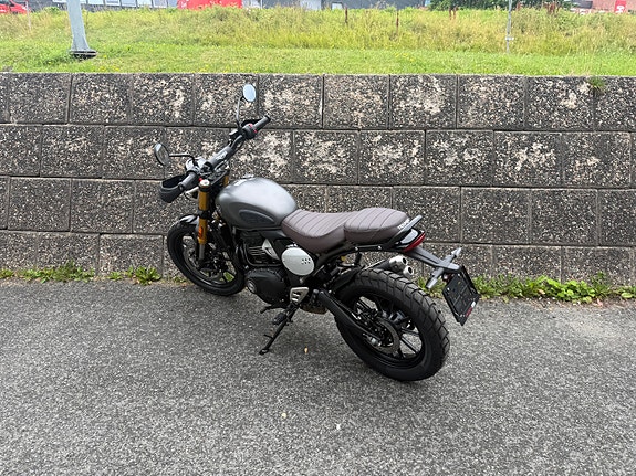 Triumph Scrambler 400X Matt Khaki Green 1 igjen! 2 of 13