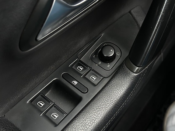 Volkswagen CC 28 of 30