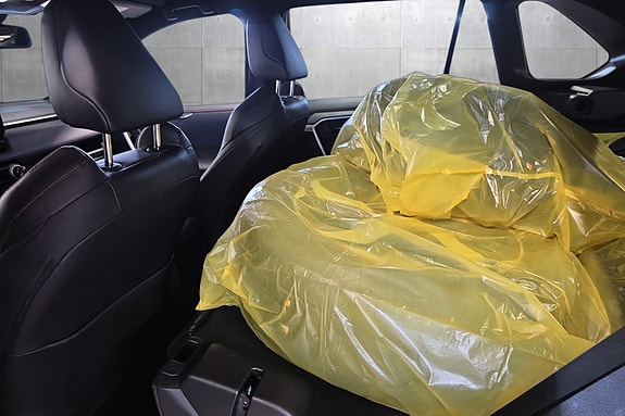Toyota RAV4 Plug-in Hybrid 16 of 24