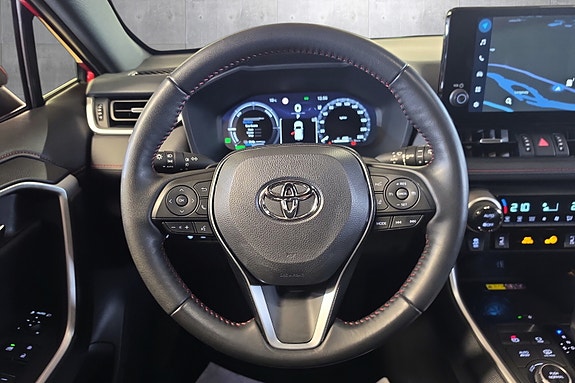 Toyota RAV4 Plug-in Hybrid 12 of 24