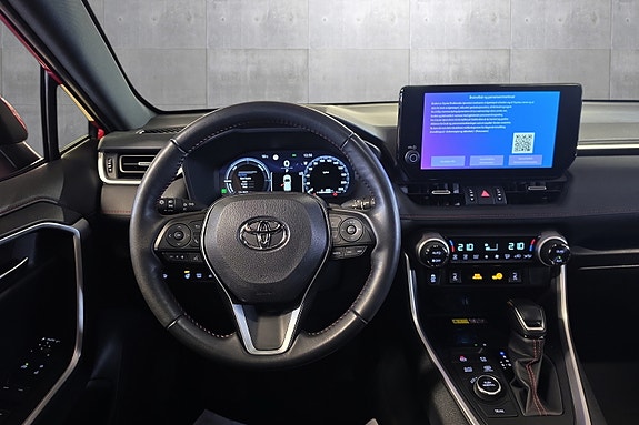 Toyota RAV4 Plug-in Hybrid 10 of 24